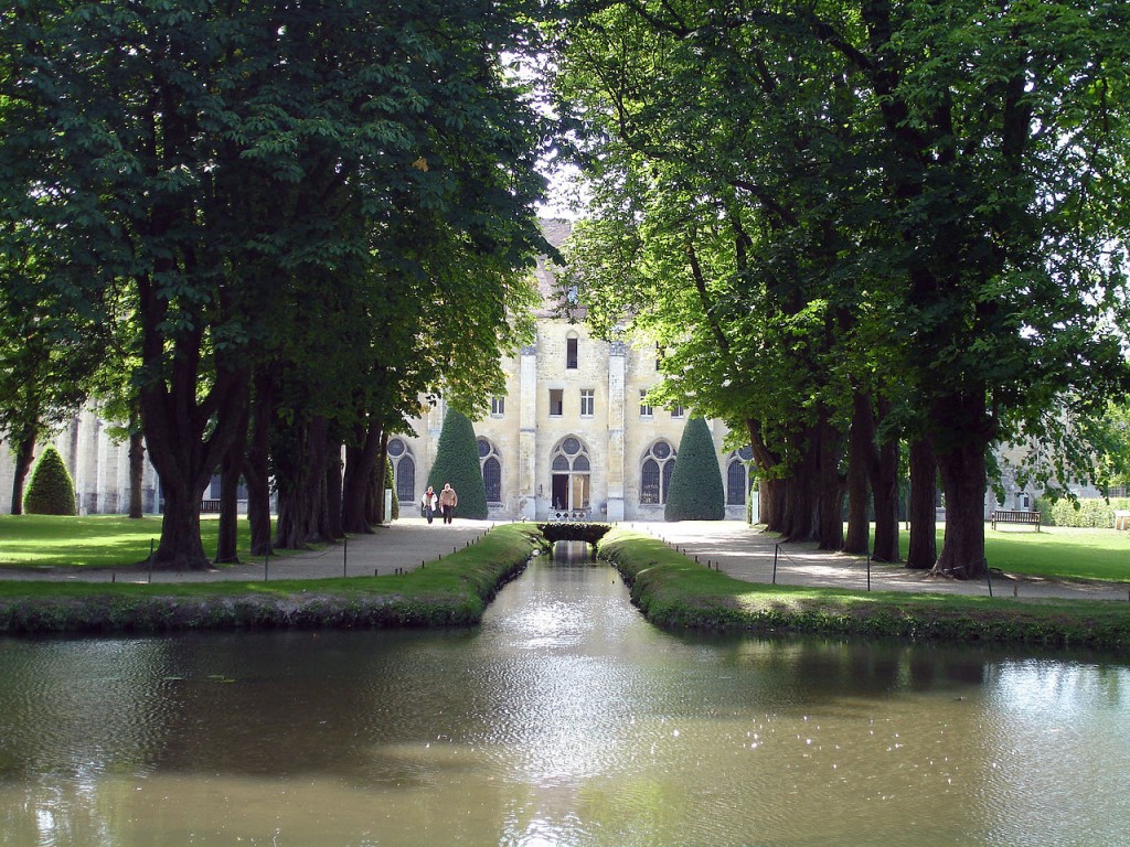 L'abbaye (deux "b") de Royaumont, ancien monastère cistercien, dans le Val-d'Oise.