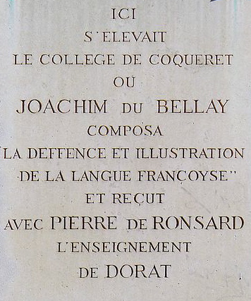 Impasse Chartière à Paris, une plaque indique la situation du collège de Coqueret.
